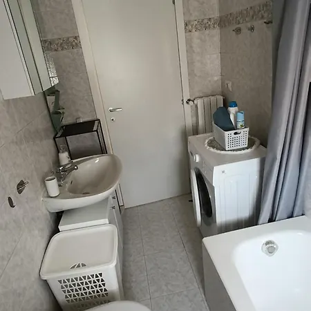 Apartament Flori's *